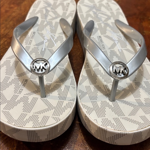NWOT MICHAEL Michael Kors Bedford Platform Flip Flops - Picture 4 of 10